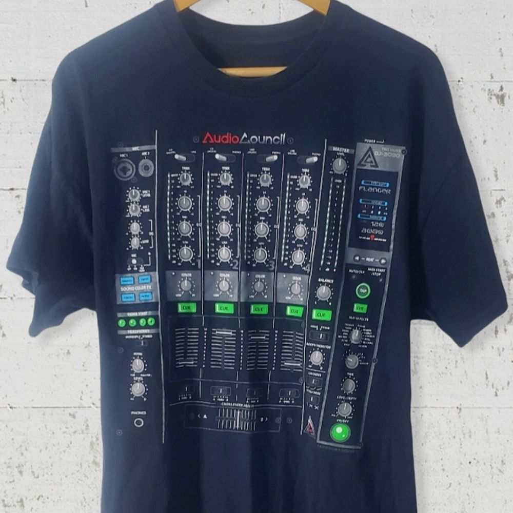 *Audio Council* / Men's Tee with Graphic Print of Sound Board.